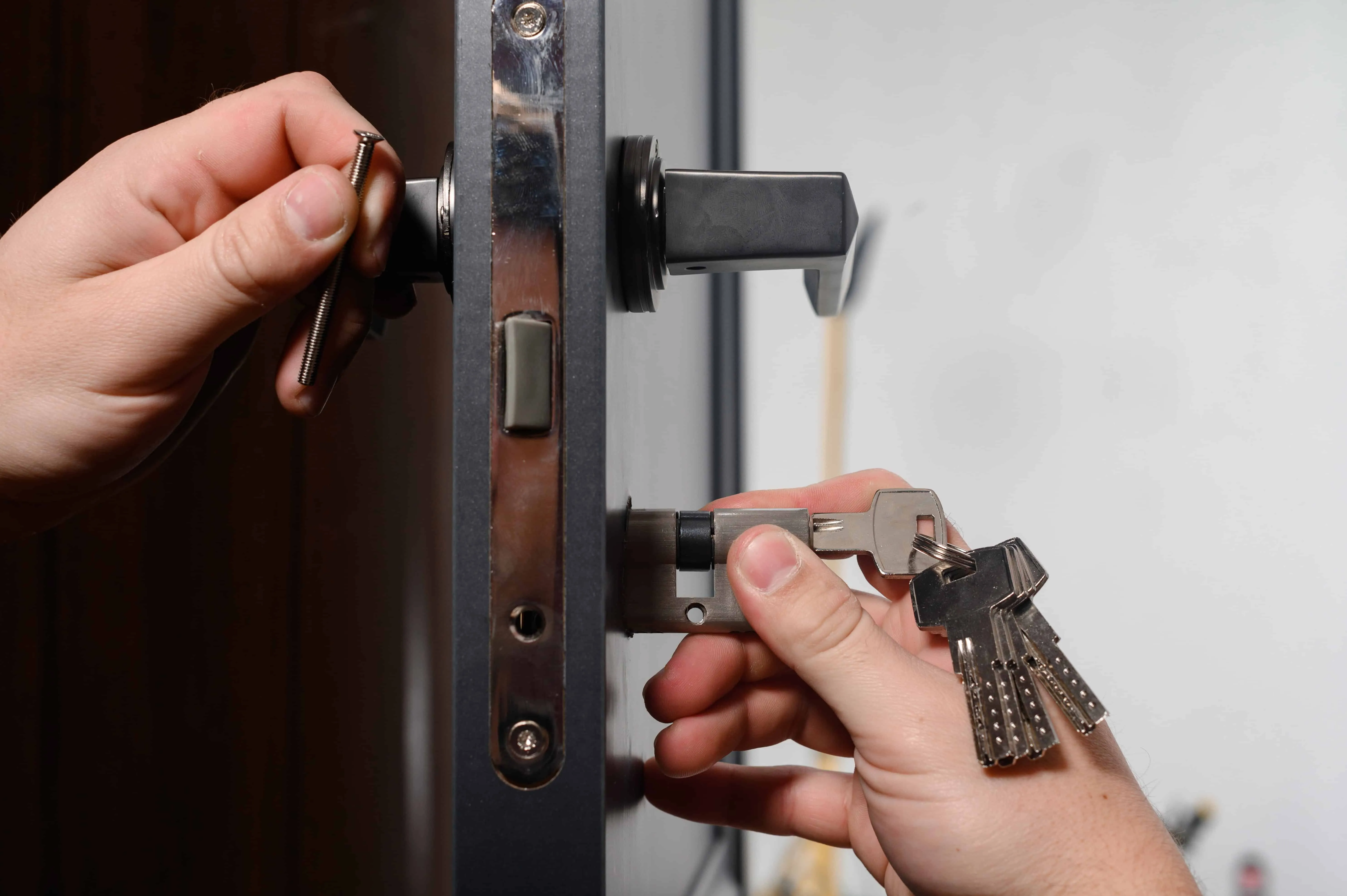 Locksmith - Professional Electrician Service